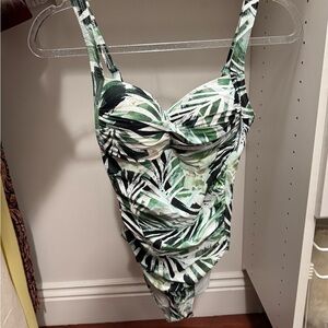 NIPTUCK Green Ruched Multi Fit Cup Tropical Leaf Print One Piece Swimsuit